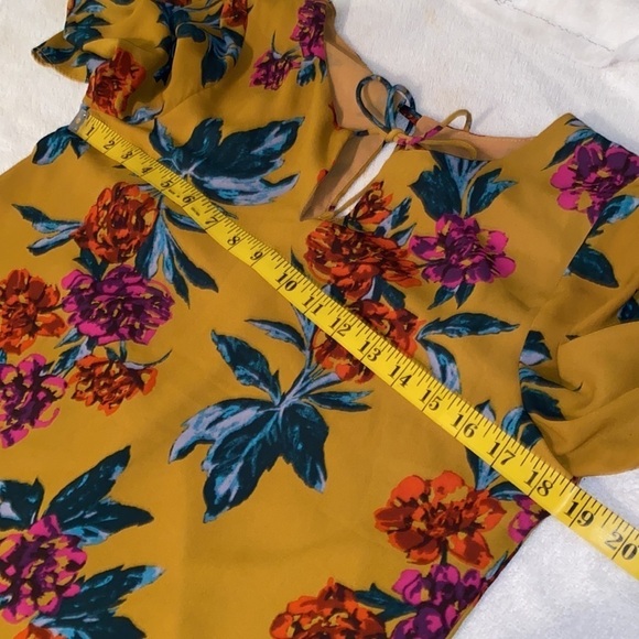 Everly dress floral print long bell style sleeves keyhole opening lined Sz M - Picture 5 of 10